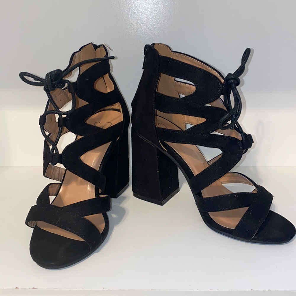 Blacks suade Windsor heels